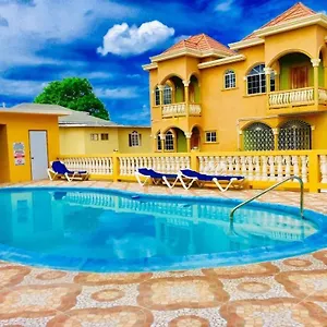 *** بيت ضيافة Eagle's Nest جامايكا