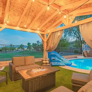 Tranquil Oasis: Experience Luxury Living! Holiday home Phoenix